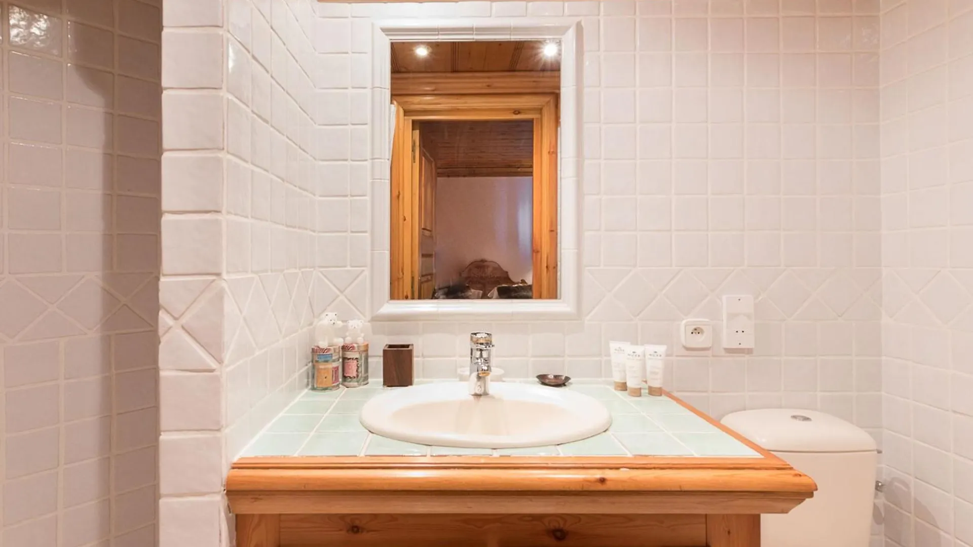 Apartment Courchevel 1850 - Appartement Skis Aux Pieds Avec Spa, Cheminee Et Piscine, 3 Chambres - Fr-1-564-115